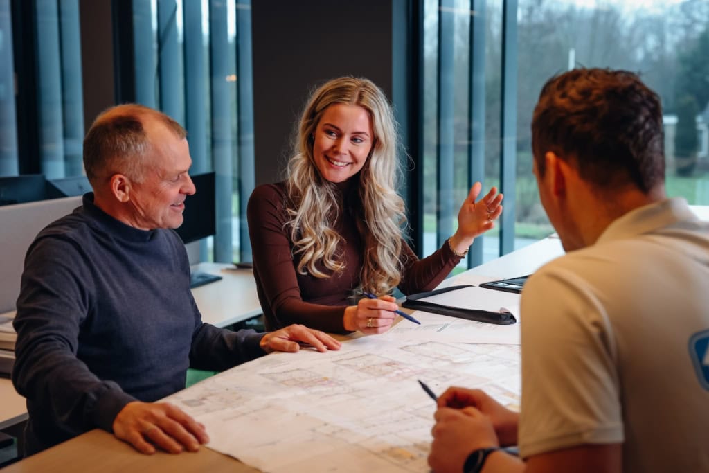 Projectbegeleider restauratie aan het werk bij restauratieproject van Akerbouw